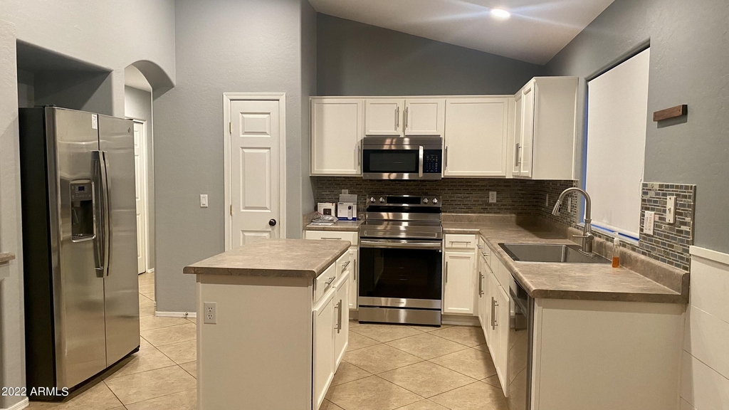2610 N 107th Drive - Photo 6