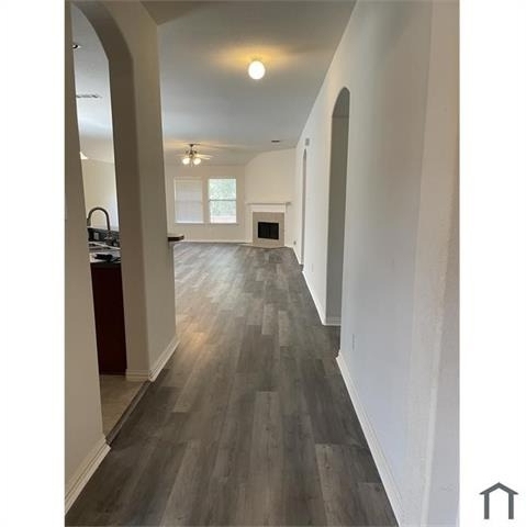608 Creekside Drive - Photo 2