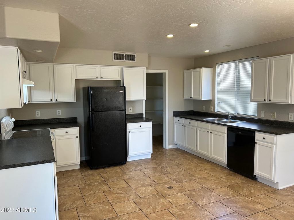 1385 E Betsy Lane - Photo 2