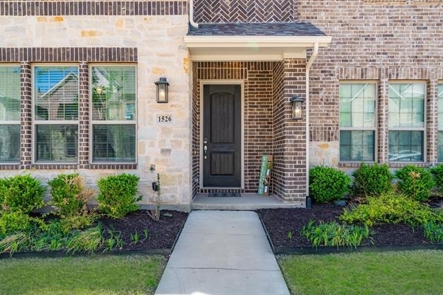 1526 Windermere Way - Photo 2