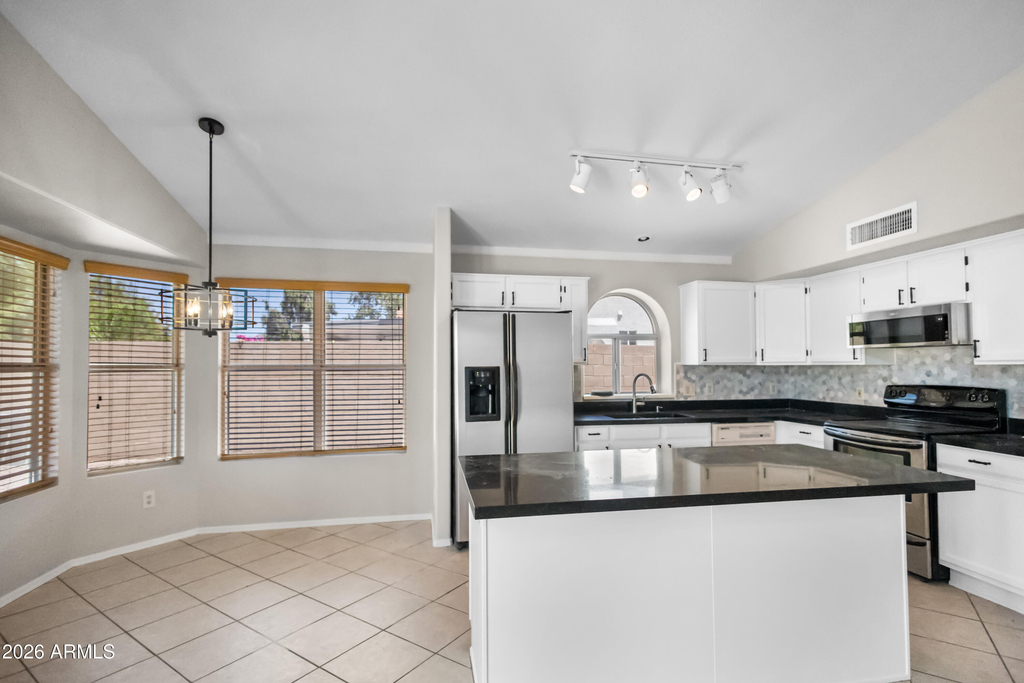 1214 E Beverly Lane - Photo 9