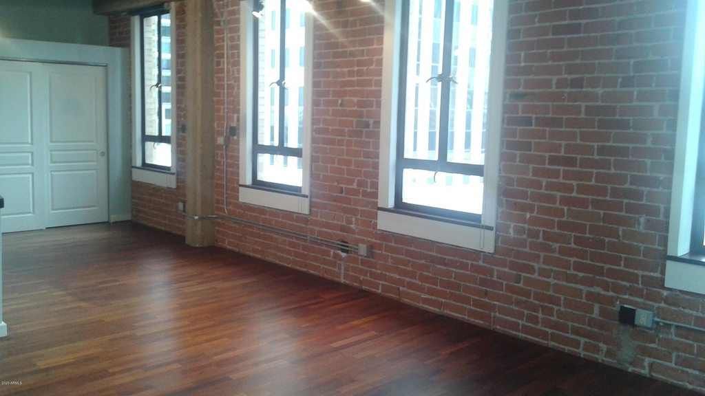 114 W Adams Street - Photo 11