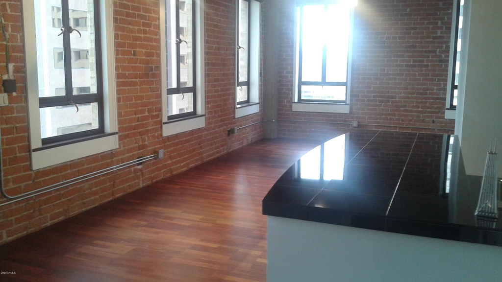 114 W Adams Street - Photo 9