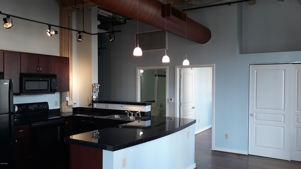 114 W Adams Street - Photo 2
