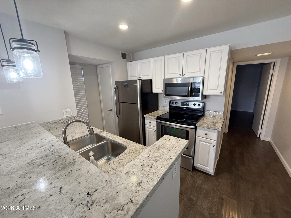19820 N 13th Avenue - Photo 10