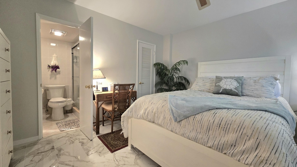 1161 Hillsboro Mile - Photo 32