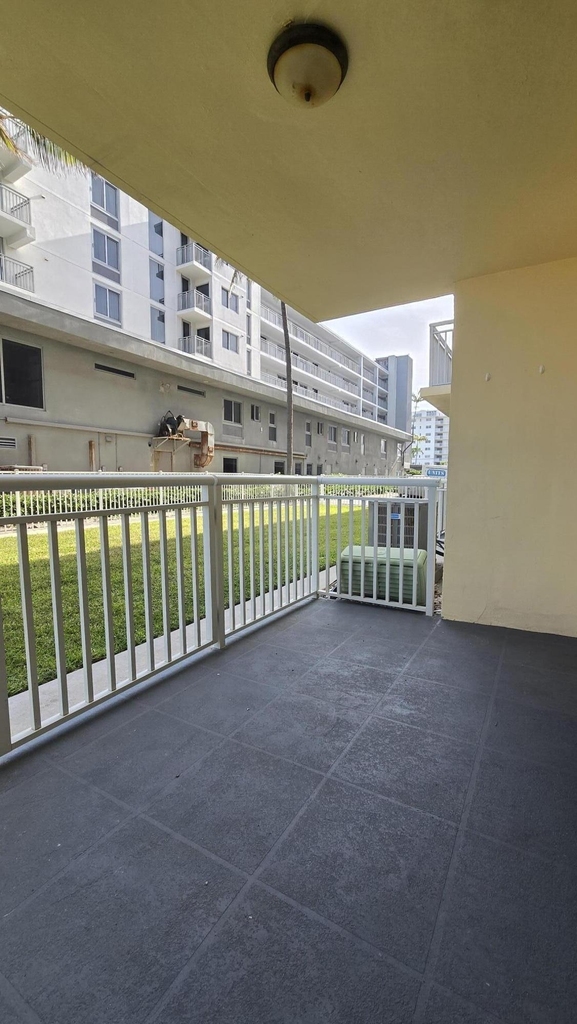 1161 Hillsboro Mile - Photo 39