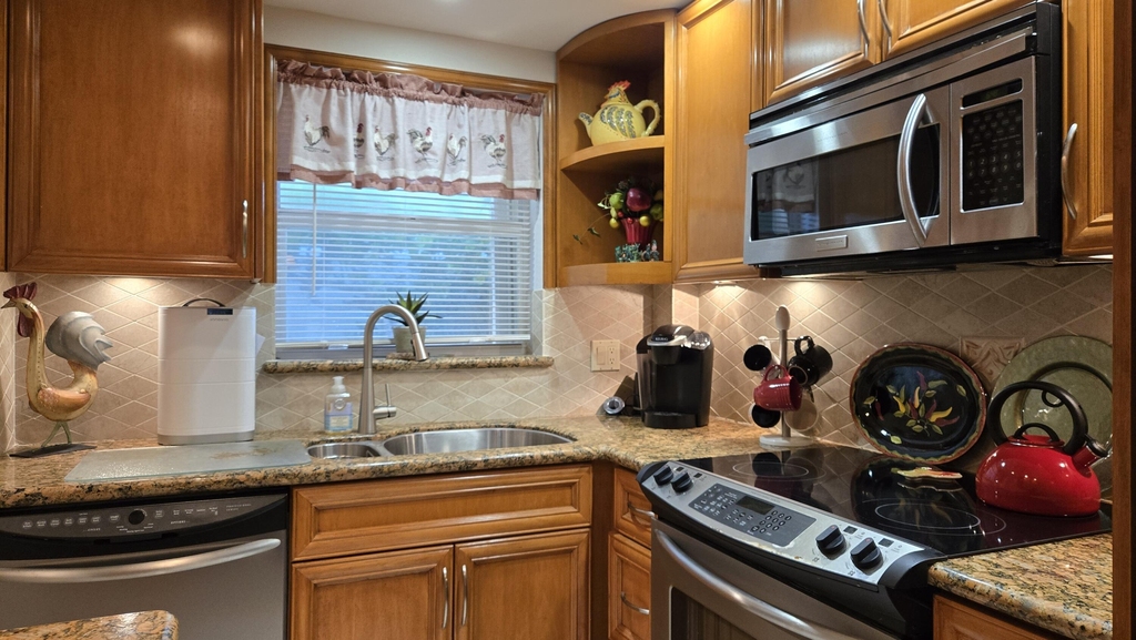 1161 Hillsboro Mile - Photo 20