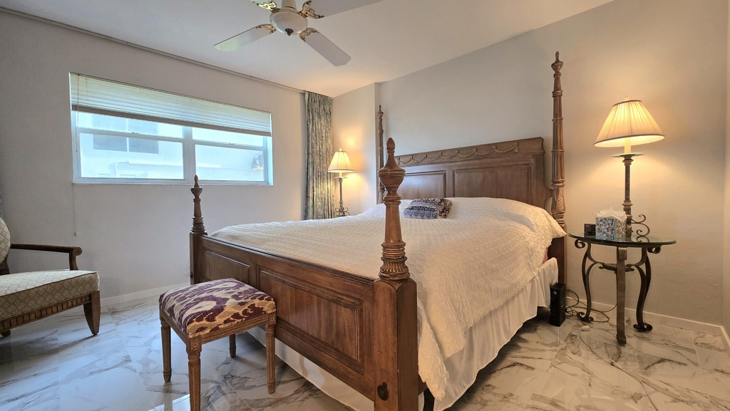 1161 Hillsboro Mile - Photo 4