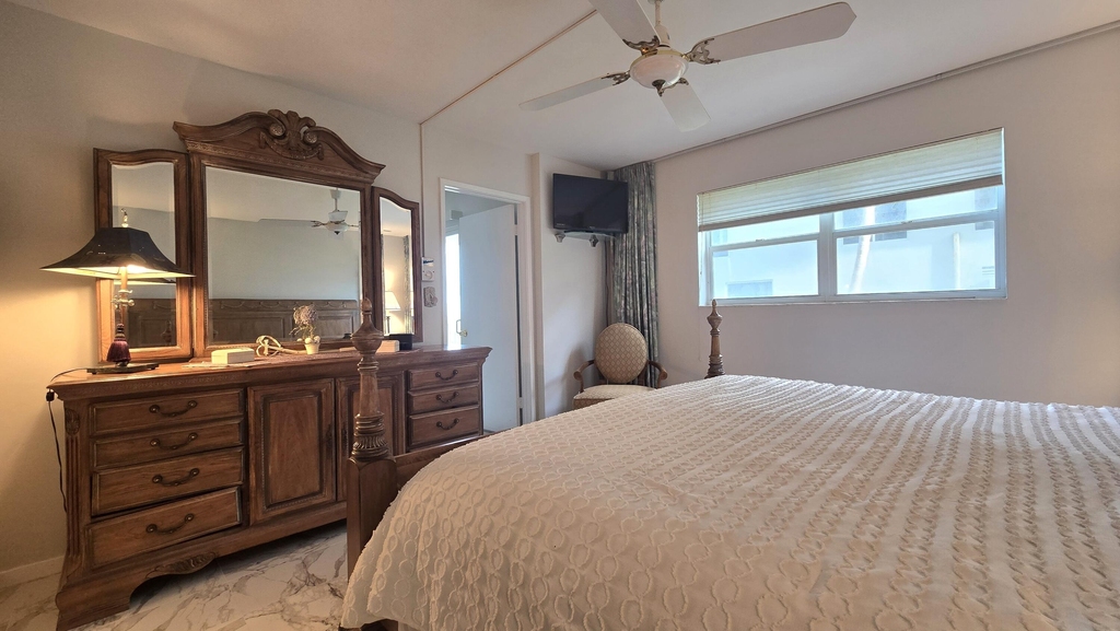 1161 Hillsboro Mile - Photo 27