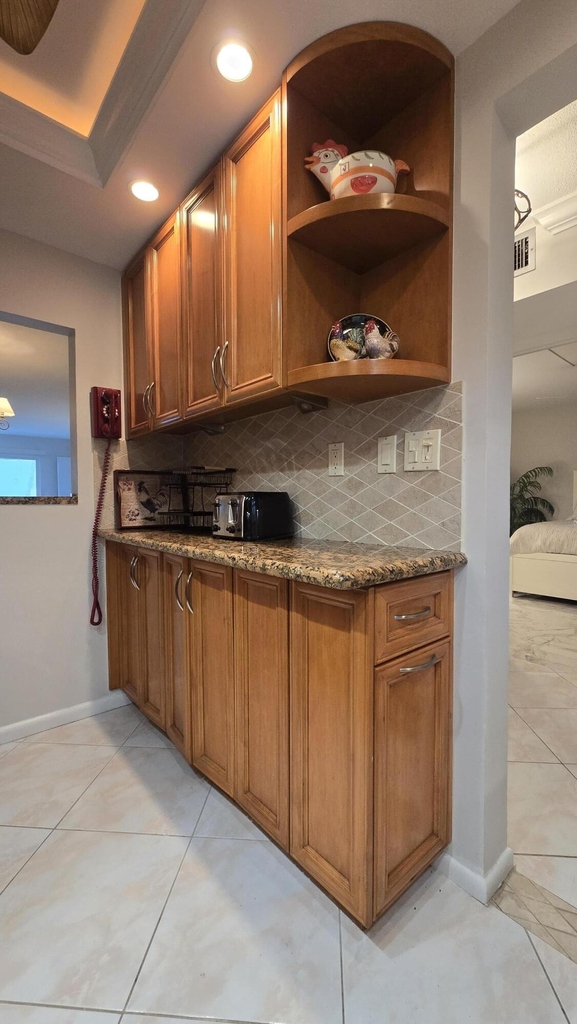1161 Hillsboro Mile - Photo 2