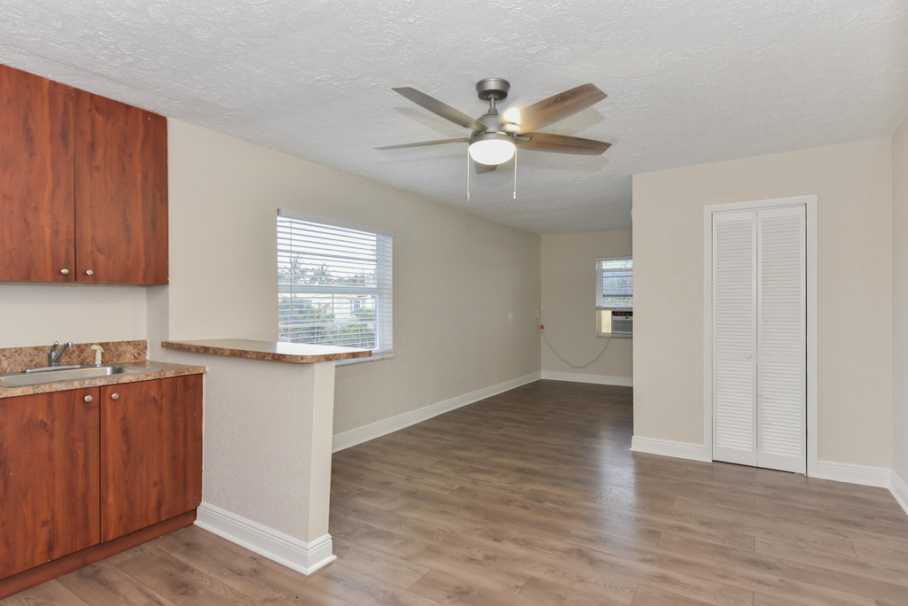 605 N Federal Highway - Photo 4