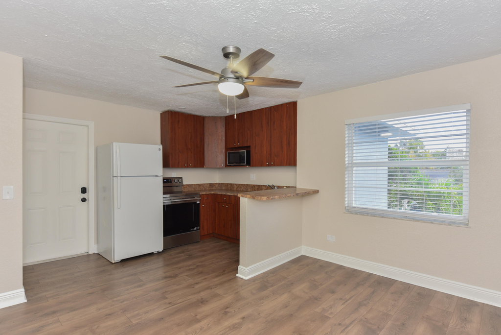 605 N Federal Highway - Photo 0