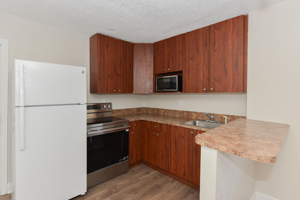 605 N Federal Highway - Photo 2