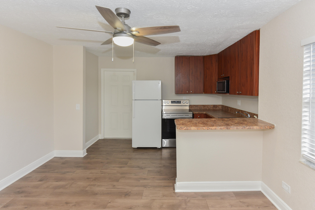 605 N Federal Highway - Photo 1