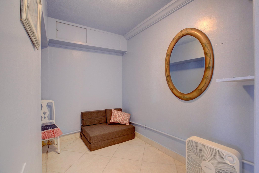 999 N Riverside Drive - Photo 9