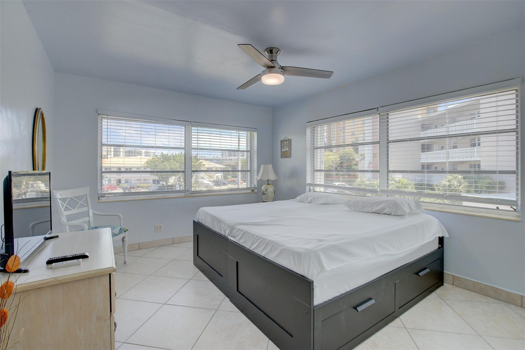 999 N Riverside Drive - Photo 7