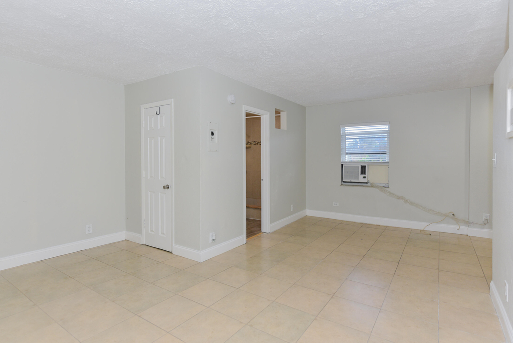 605 N Federal Highway - Photo 0