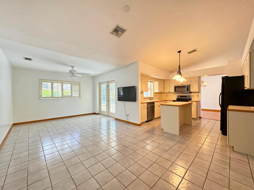 495 11th Court - Photo 4