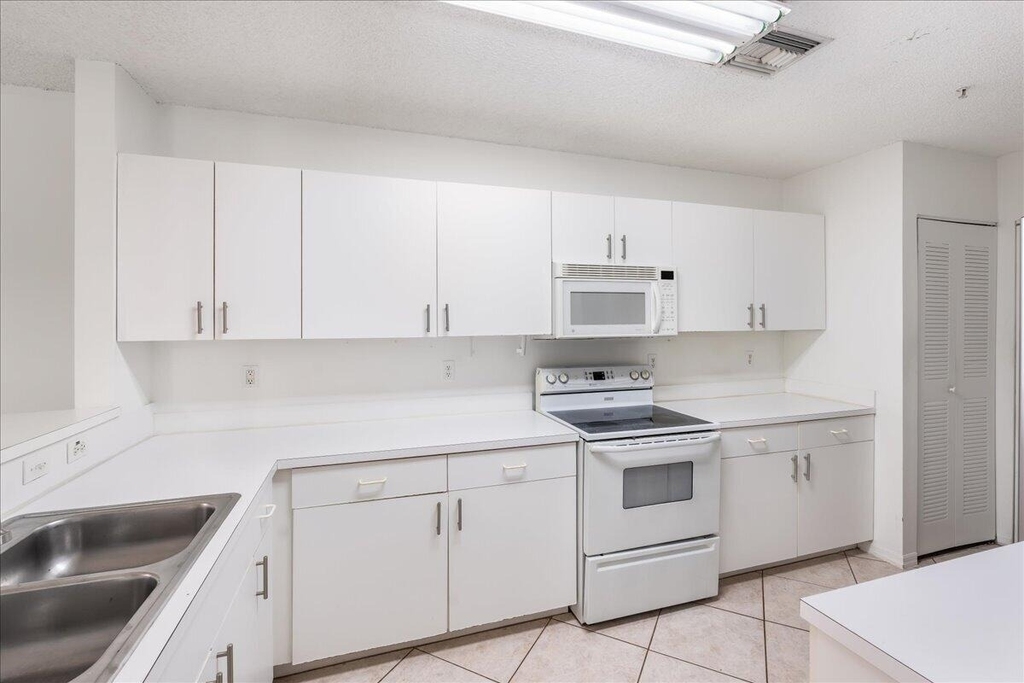 10129 W Atlantic Boulevard - Photo 18