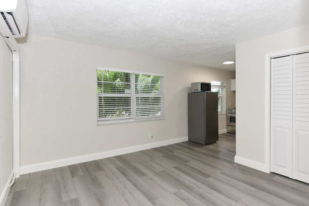 605 N Federal Highway - Photo 0
