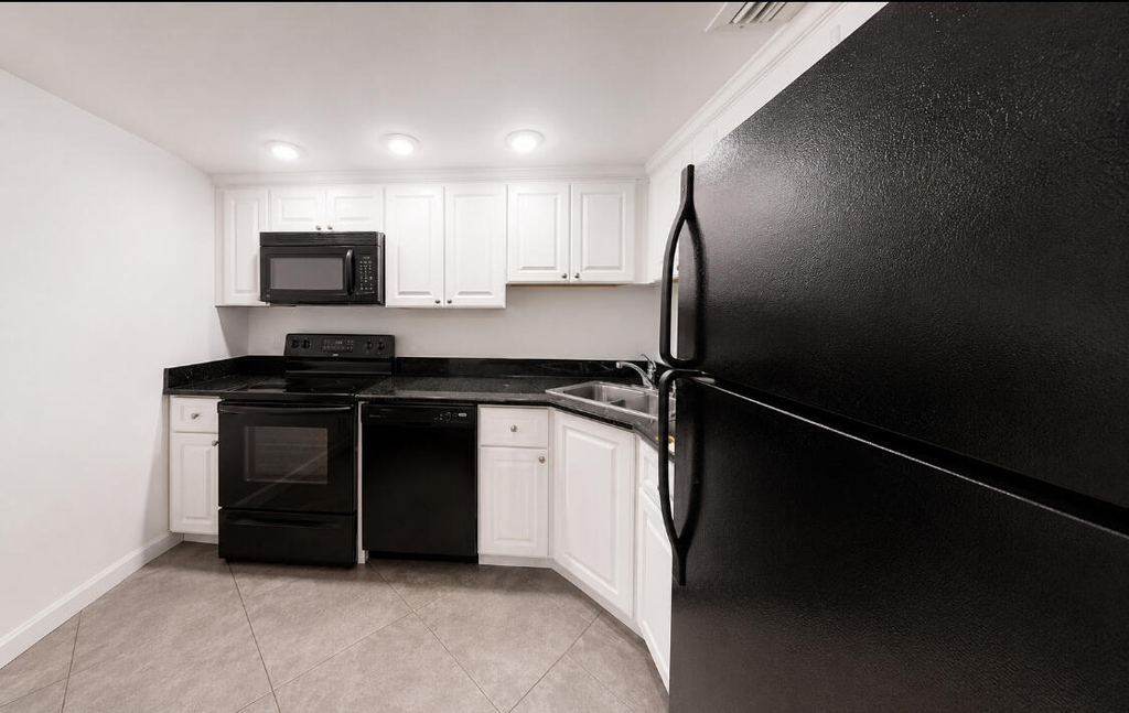 3740 Inverrary Drive - Photo 27