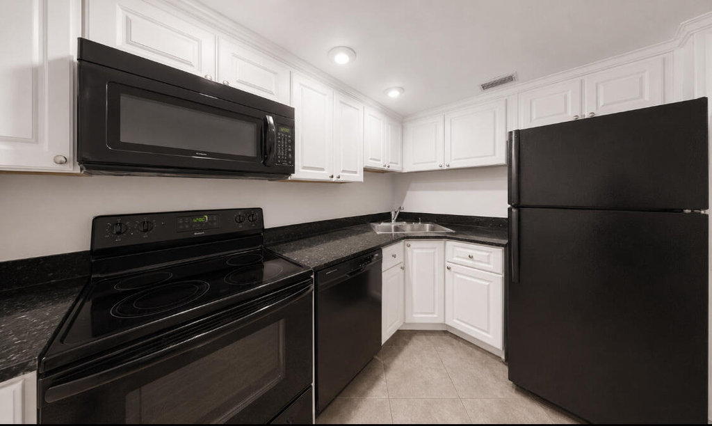 3740 Inverrary Drive - Photo 28