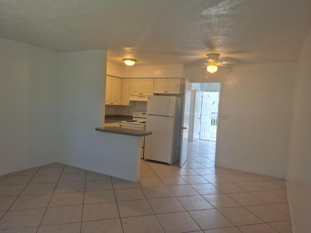 1960 Ne 48 Street - Photo 1
