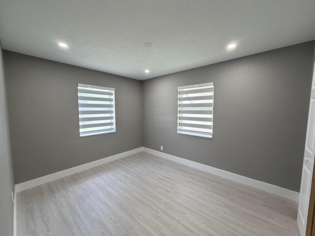 827 Franklin Road - Photo 5