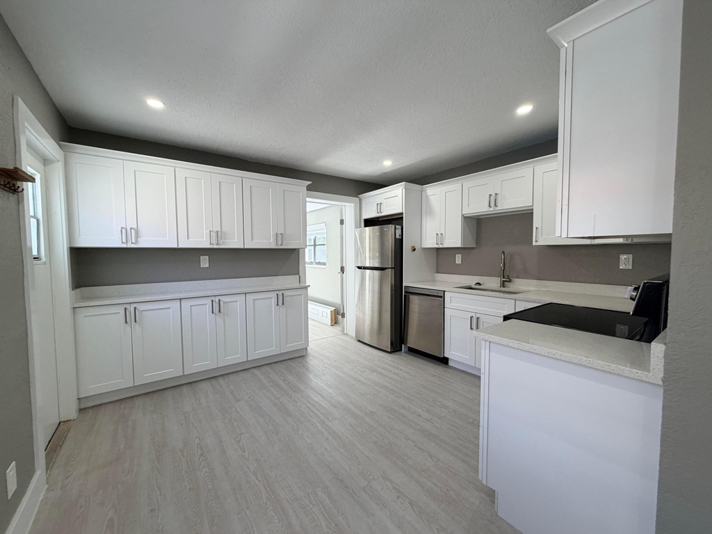 827 Franklin Road - Photo 2
