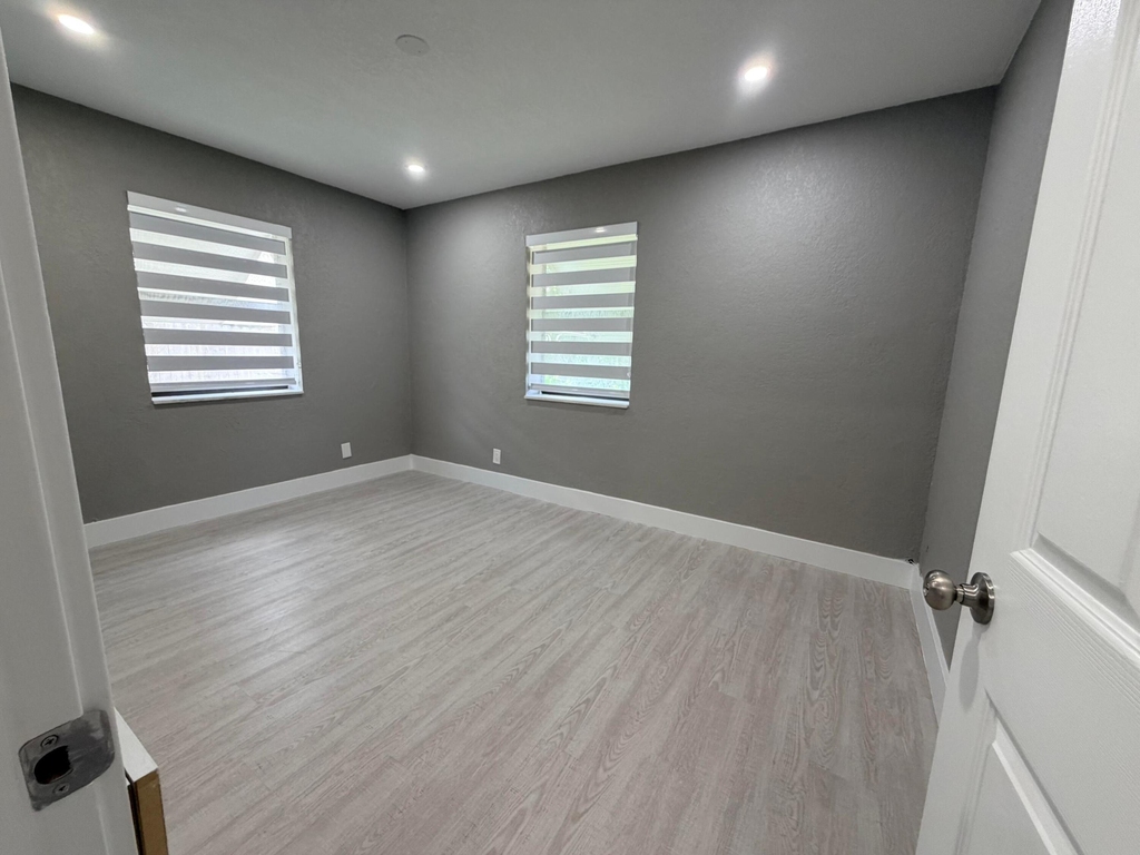 827 Franklin Road - Photo 3