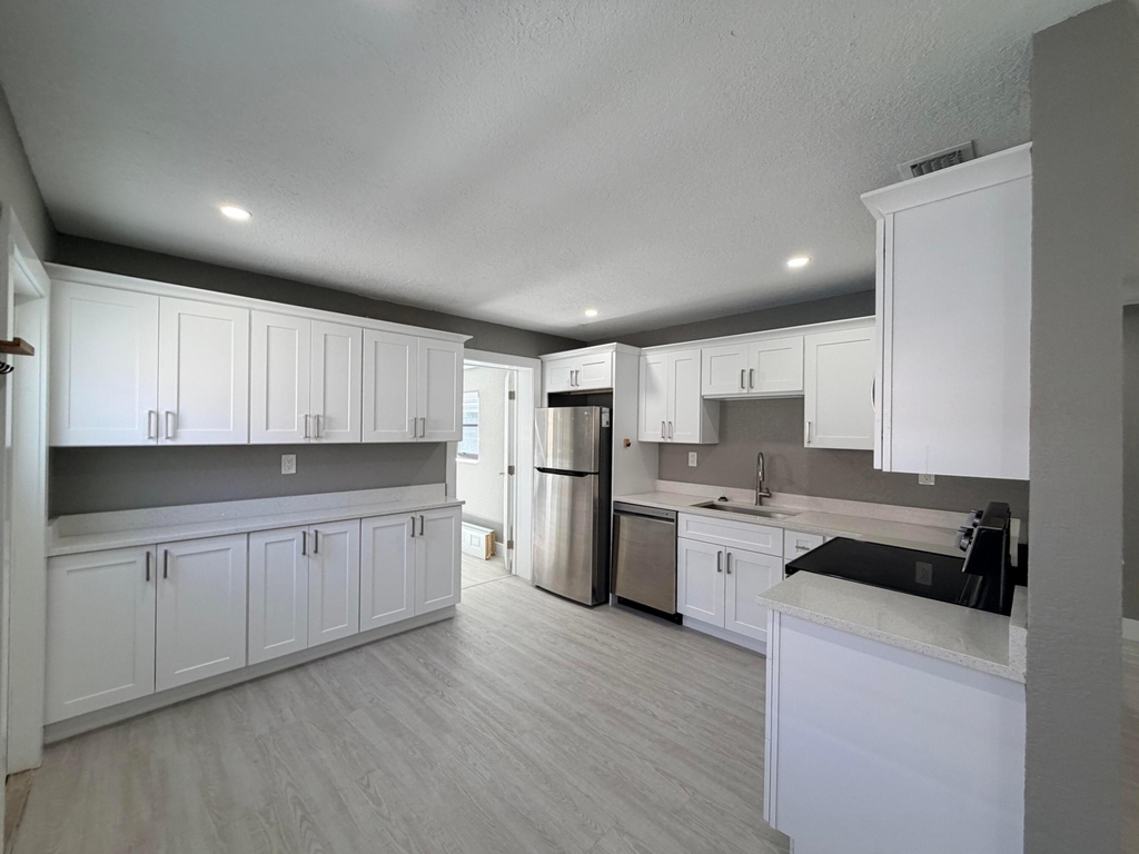827 Franklin Road - Photo 12