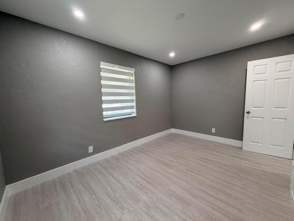 827 Franklin Road - Photo 4