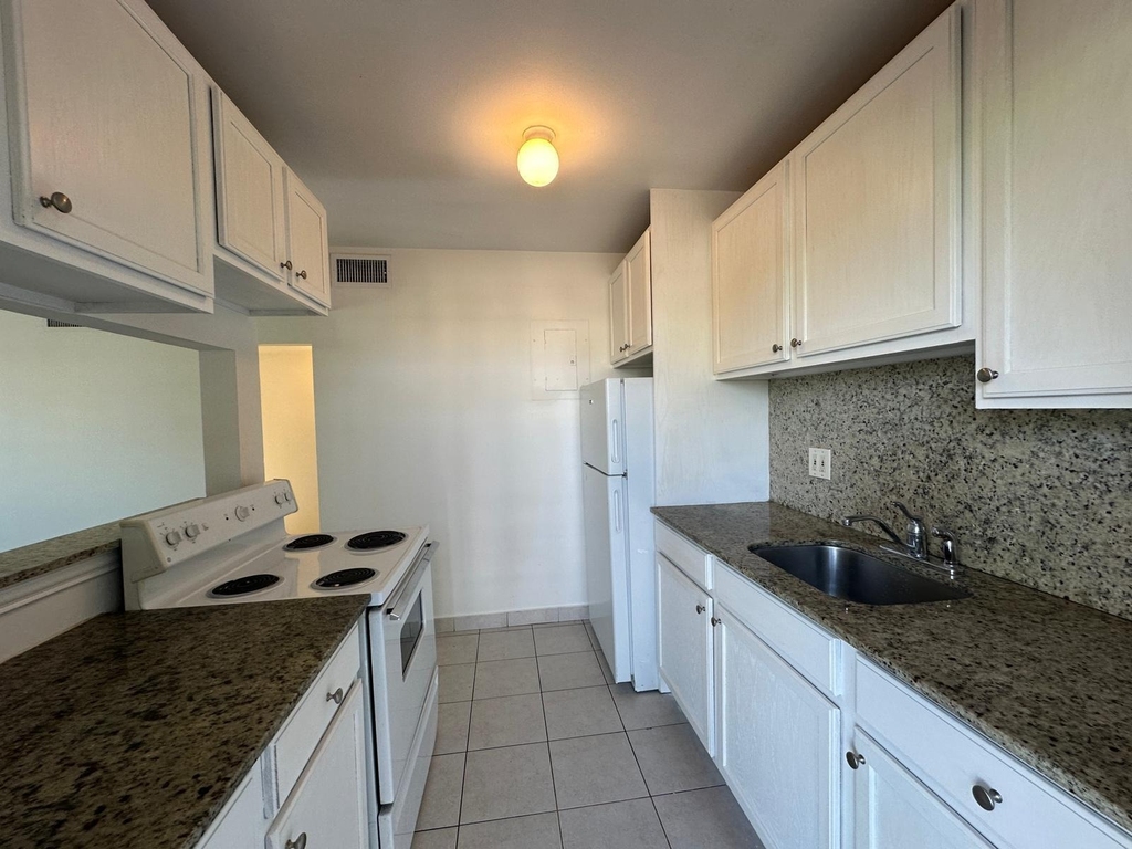 817 Lighthouse Drive - Photo 3