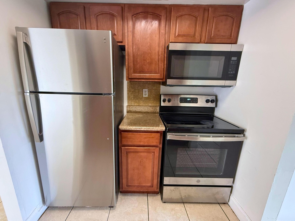 4100 Nw 16th Avenue - Photo 3
