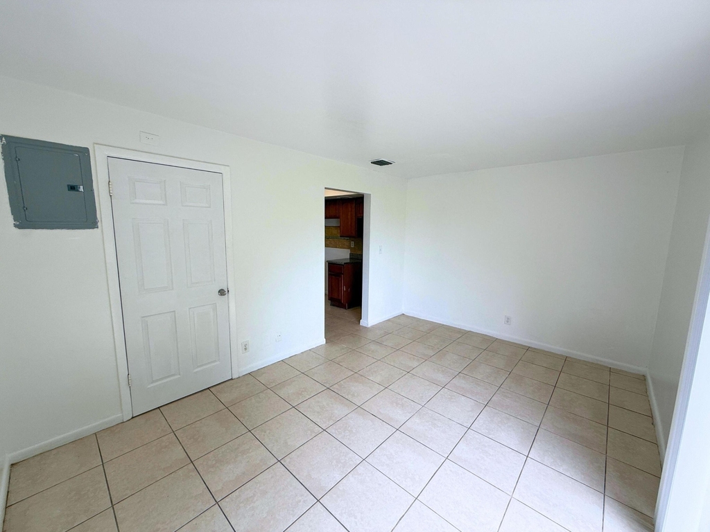 4100 Nw 16th Avenue - Photo 2