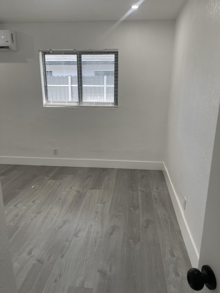 880 Nw 8th Avenue - Photo 13