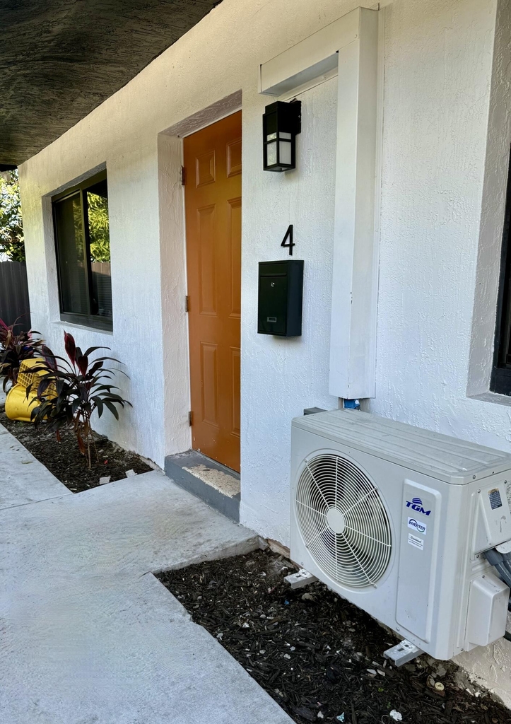 880 Nw 8th Avenue - Photo 0