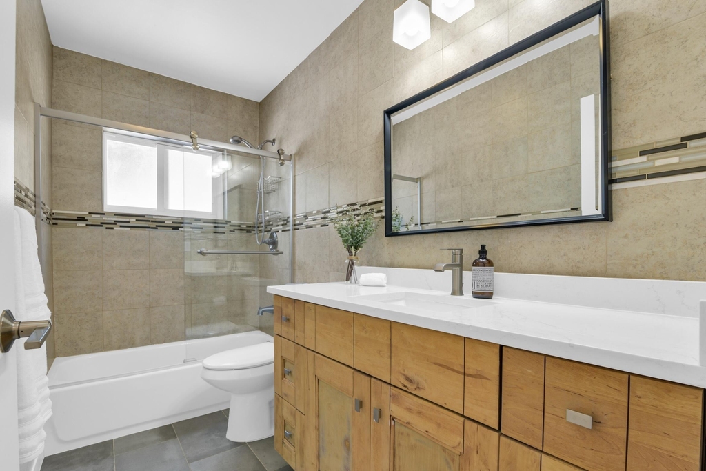 701 Appleby Street - Photo 36