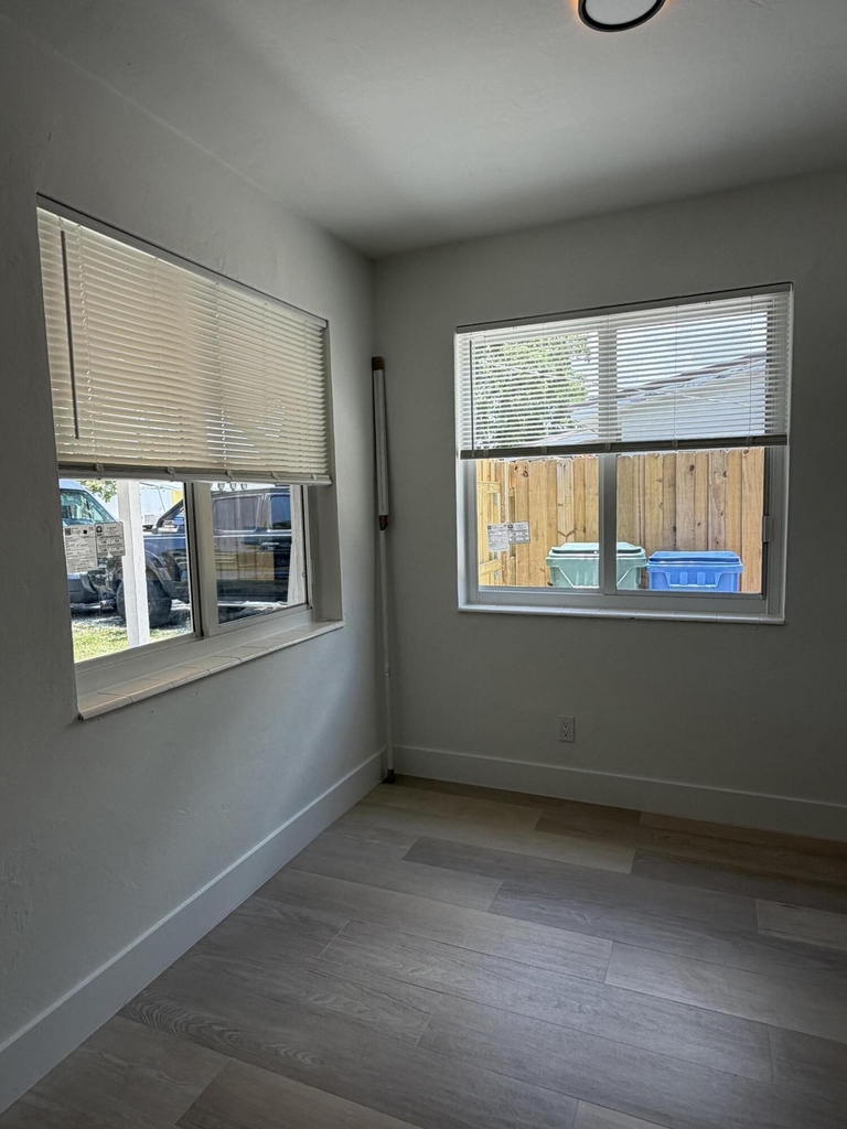 411b Ne 57th Court - Photo 15