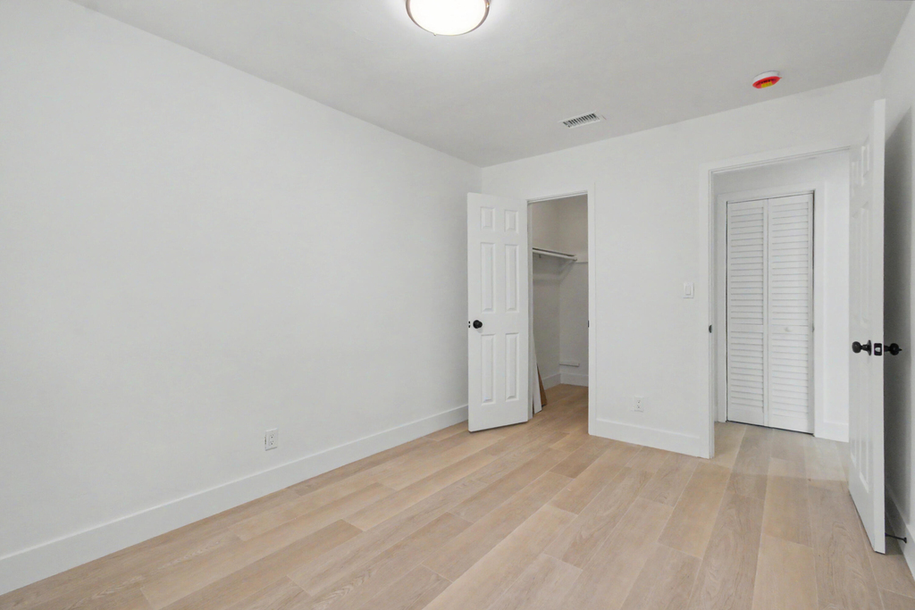 411b Ne 57th Court - Photo 5