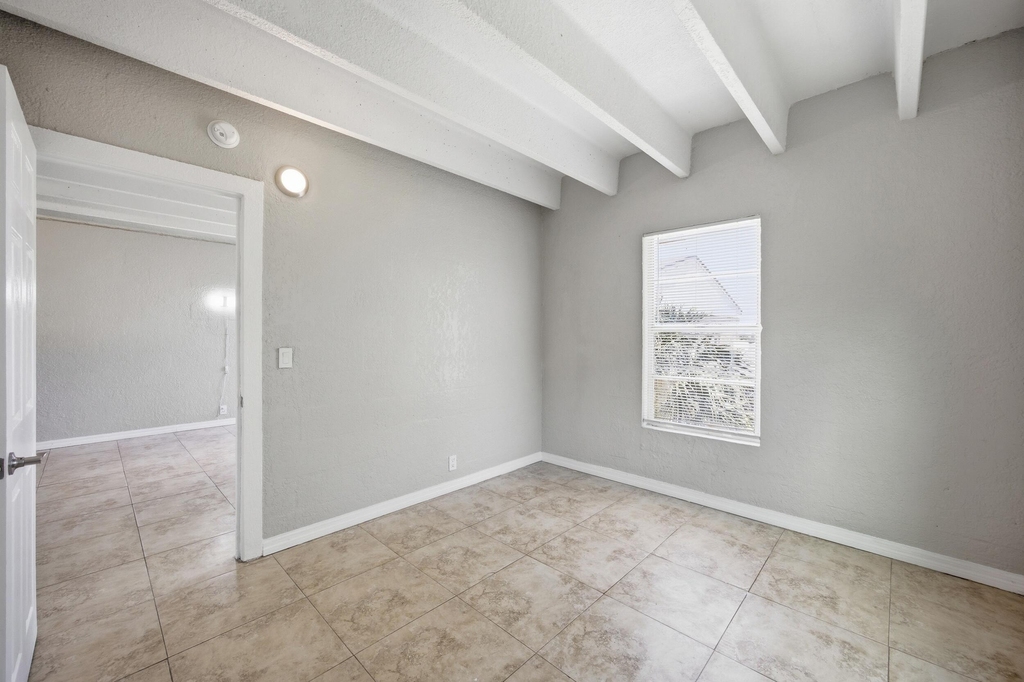 812 19th Street - Photo 9