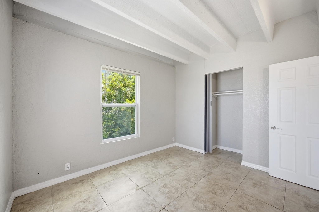 812 19th Street - Photo 11