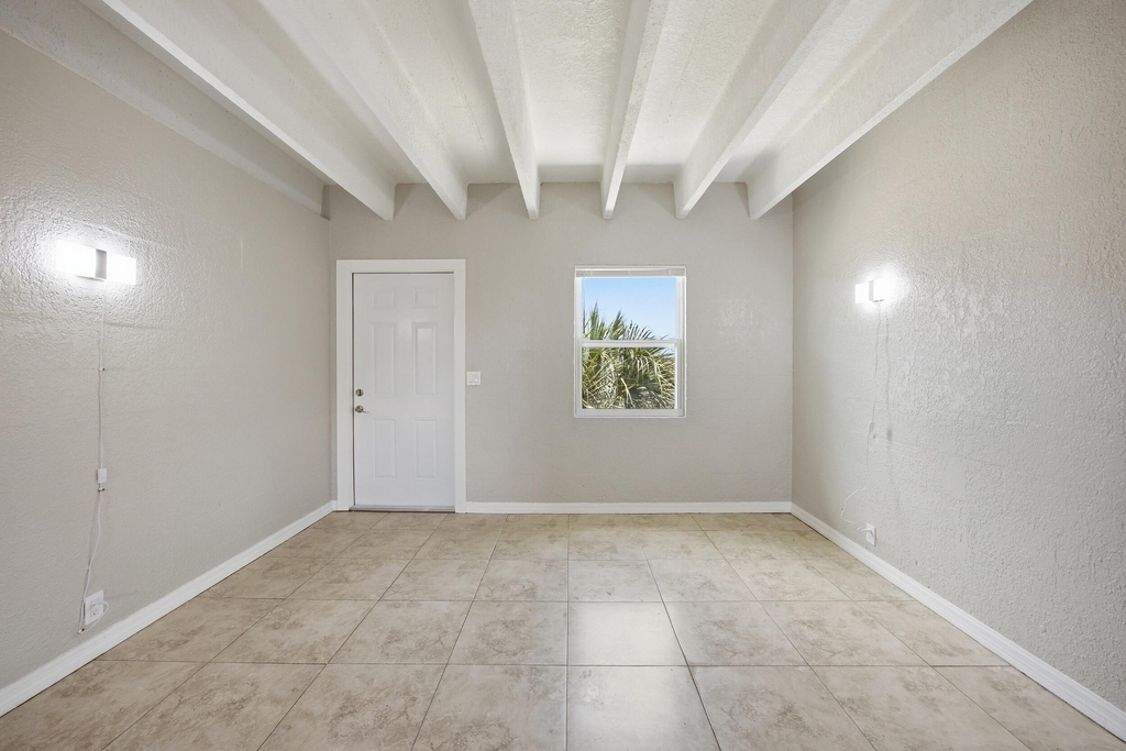 812 19th Street - Photo 2