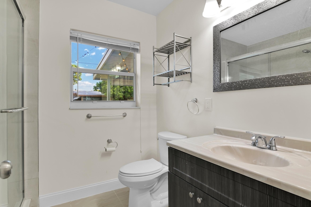 1821 Montague Street - Photo 20