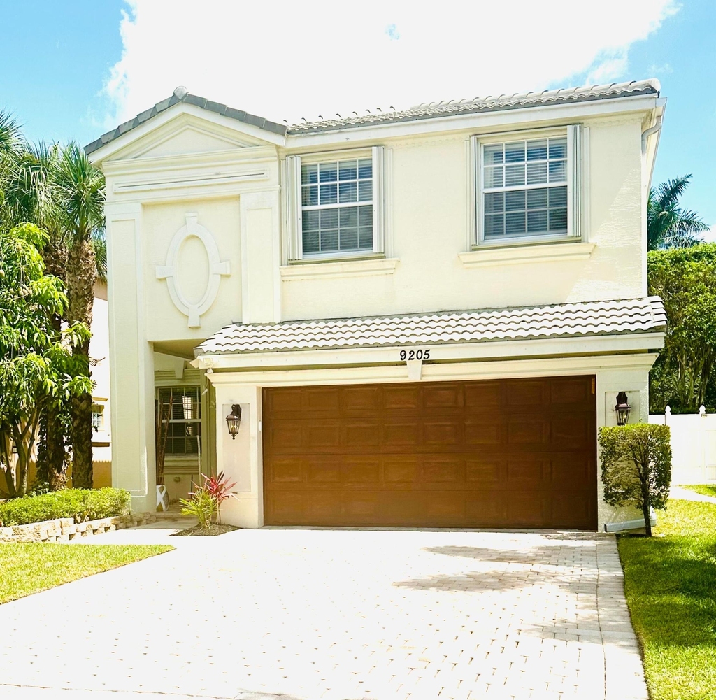 9205 Dupont Place - Photo 0