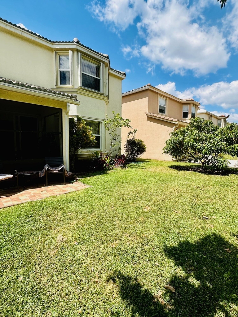 9205 Dupont Place - Photo 27