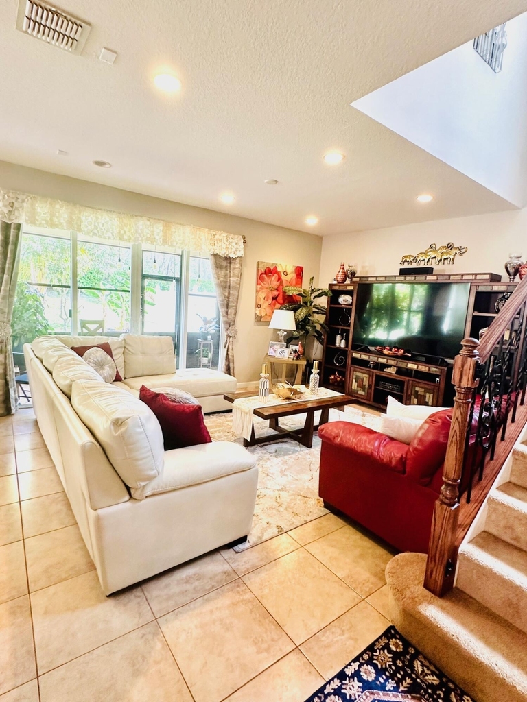 9205 Dupont Place - Photo 13