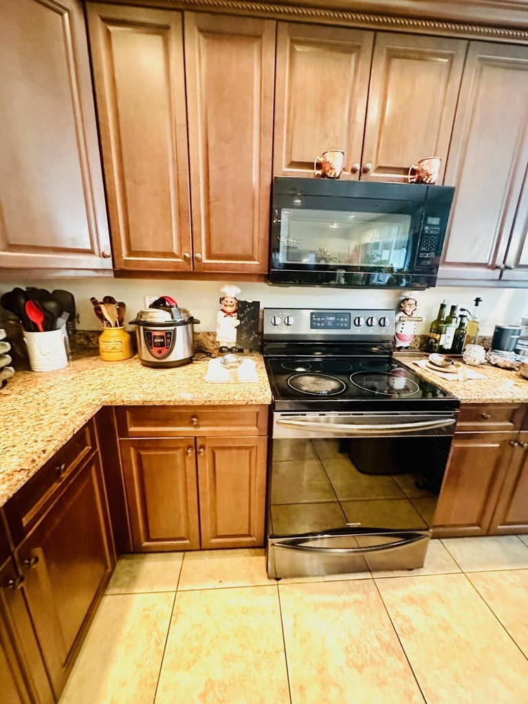 9205 Dupont Place - Photo 16