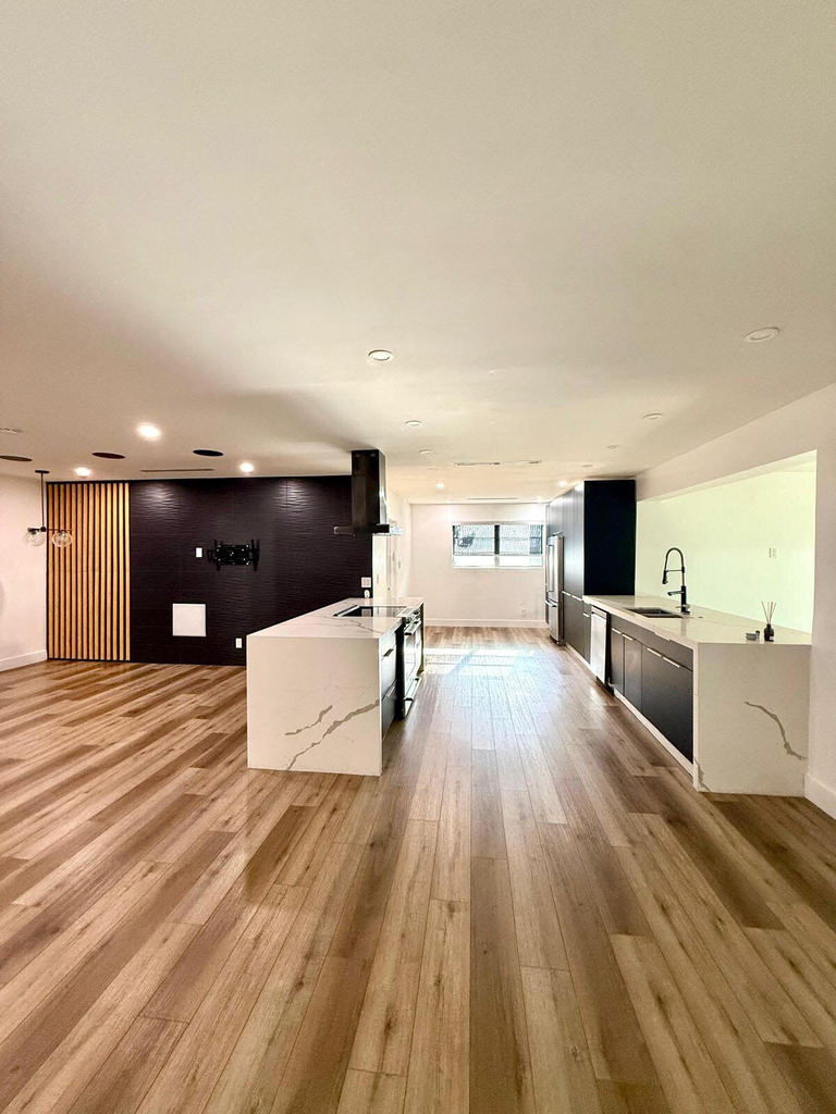4411 Thomas Street - Photo 10